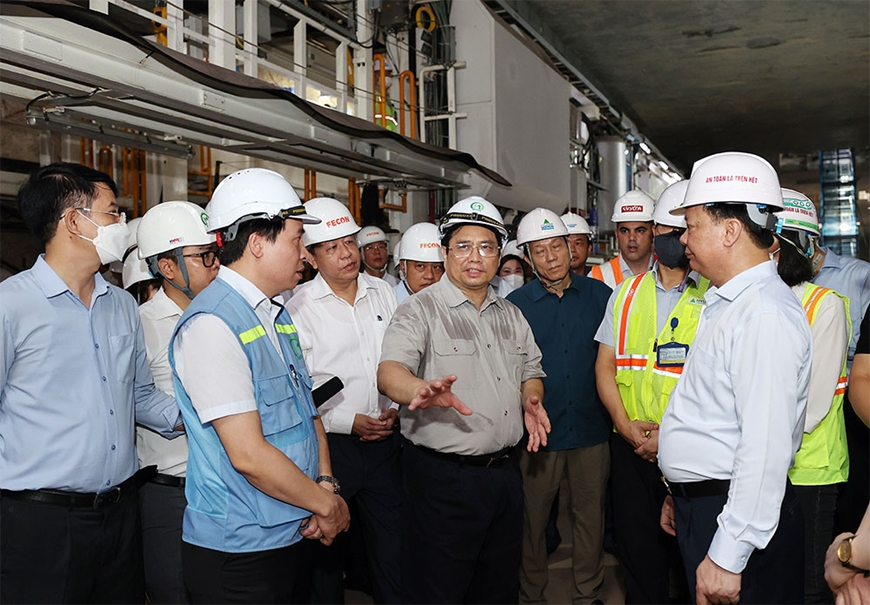 Thủ tướng Chính phủ Phạm Minh Chính kiểm tra tiến độ Dự án tuyến đường sắt đô thị đoạn Nhổn - Ga Hà Nội